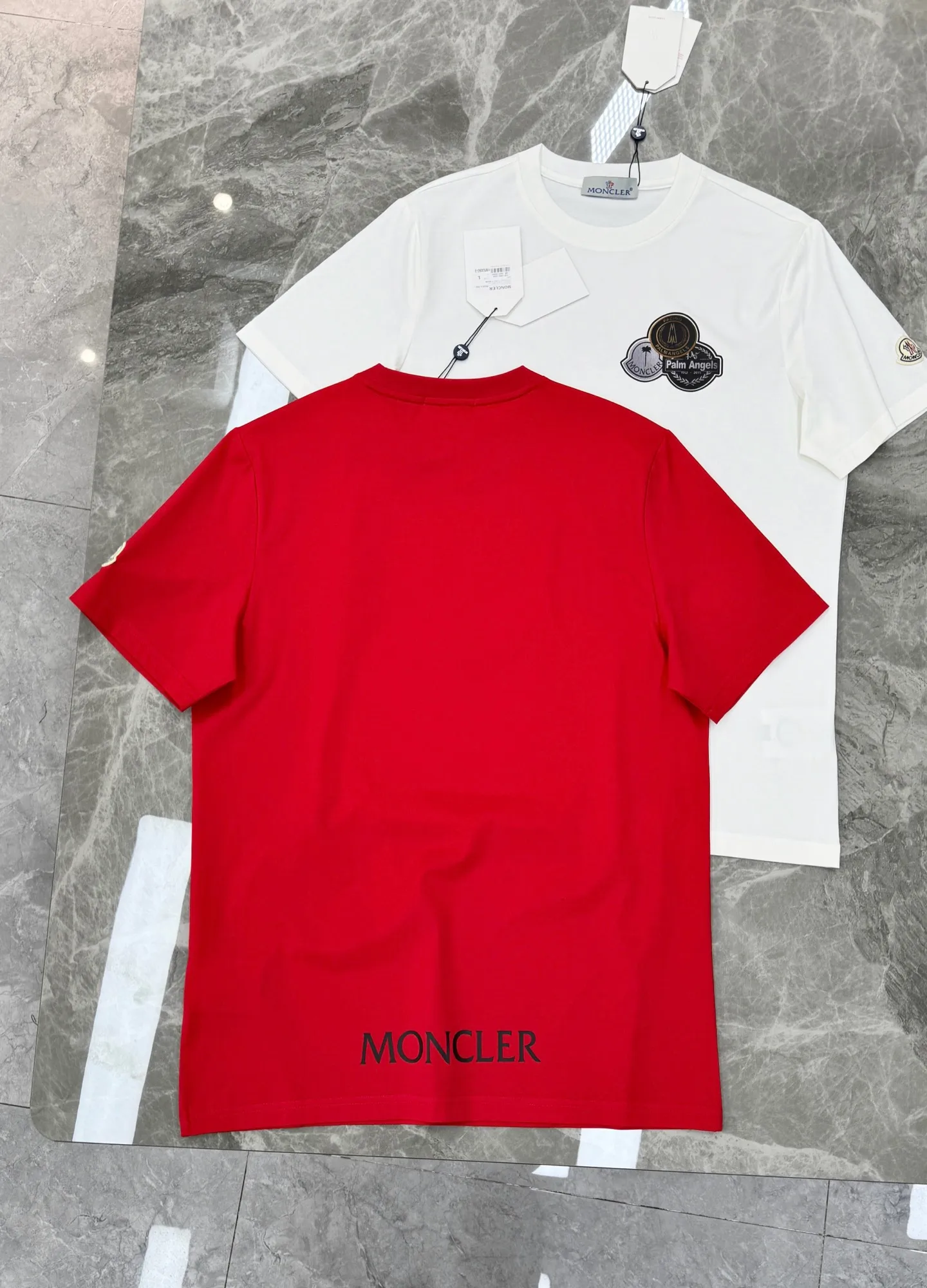 ⚜️ MONCLER 26s T . 190g . Breathable， ! New Arrival . ， 。 . ， ， ，Sneakers !MONCLERPremium ， ， ! ！ ：Black.White.Bright Red.Sizes：M-3XL（S 4XL ） ❗️175/145 XL
